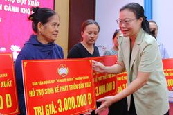 Bắc Ninh: Phường Tân An trao kinh phí hỗ trợ hộ nghèo, hộ có hoàn cảnh khó khăn