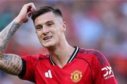 Chấn thương tái phát khiến Benjamin Sesko lỡ trận giao hữu giữa Manchester United và Leeds