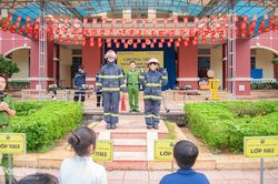 Sôi nổi hoạt động trải nghiệm, thực hành phòng cháy chữa cháy tại Trường THCS & THPT Hùng Vương
