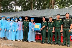 Thăm, động viên lực lượng làm nhiệm vụ khai quật, lấy mẫu xác định danh tính hài cốt liệt sĩ