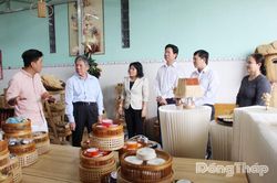 Đồng chí Ngô Chí Cường thăm các mô hình sản xuất, kinh doanh hiệu quả tại phường Mỹ Trà