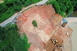 Xã Khánh Sơn: Nỗ lực khôi phục đường Hòn Dung - Tà Gụ