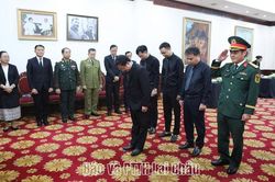 Đo&agrave;n đại biểu tỉnh Lai Ch&acirc;u viếng Chủ tịch Quốc hội L&agrave;o Saysomphone Phomvihane