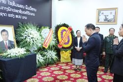 Đoàn đại biểu tỉnh Lào Cai viếng Chủ tịch Quốc hội Lào Xaysomphone Phomvihane tại Đại sứ quán Lào