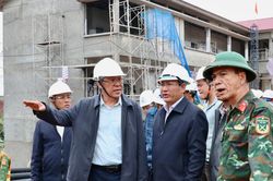 Phải hoàn thành Trường Phổ thông nội trú liên cấp Quảng Trực trước ngày 30/8