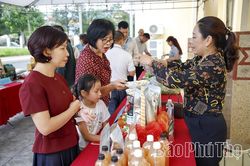 Tân Lạc mở hướng phát triển nông nghiệp hữu cơ