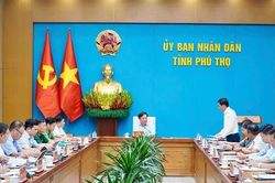 Chủ tịch UBND tỉnh Trần Duy Đông nghe báo cáo các đồ án quy hoạch phân khu