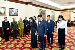 Đoàn đại biểu tỉnh Tuyên Quang viếng Chủ tịch Quốc hội Lào Saysomphone Phomvihane