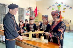 Đưa không gian văn hóa dân tộc vào trường học