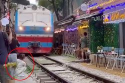 Vụ cô gái bị tàu hỏa hất văng điện thoại ở Hà Nội: Xử phạt chủ quán cà phê