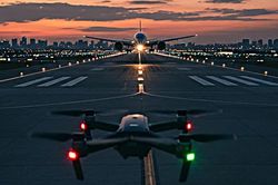 Drone xuất hiện gần sân bay Tân Sơn Nhất, hàng loạt chuyến bay bị ảnh hưởng