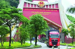 Miền Trung mở đường lên cửa khẩu