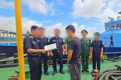 Phát hiện hơn 70.000 lít dầu FO, 41 thùng sơn không có hóa đơn, chứng từ trên tàu tại Hải Phòng