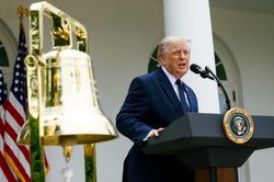 Ông Trump yêu cầu Iran bồi thường thiệt hại xung đột