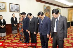 Đoàn đại biểu tỉnh Sơn La viếng Chủ tịch Quốc hội Lào