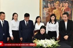 Lãnh đạo tỉnh Tuyên Quang viếng Chủ tịch Quốc hội Lào