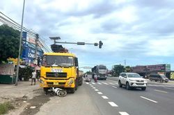 Xe tải tông 3 xe máy đang dừng chờ đèn đỏ