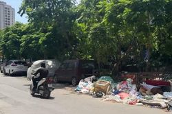 Vi phạm trật tự đ&ocirc; thị tại khu vực ven s&ocirc;ng Lừ