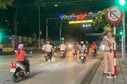 Hiệu quả từ những 'chiến sĩ Cảnh sát giao thông' mô hình ven đường