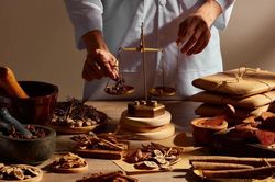 Tăng cường quản l&yacute;, chấn chỉnh bất cập trong quản l&yacute; y, dược cổ truyền