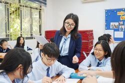 Bộ GD&ĐT siết chặt dạy thêm, lạm thu và sắp xếp lại trường học trước năm học mới