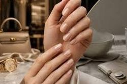Một bộ móng, hai tầng ý nghĩa: Vì sao giới giàu và người muốn tiết kiệm lại cùng chọn 'móng mộc'?