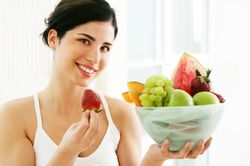 Muốn trái cây tốt cho sức khỏe, nhất định tránh 3 kiểu ăn này