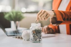 Vì sao nhiều gia đình thu nhập không cao vẫn hiếm khi rơi vào cảnh thiếu tiền cuối tháng?