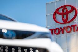 Toyota giữ ngôi đầu doanh số toàn cầu nhờ chiến lược hybrid