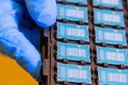 Intel huy động 20 tỷ USD giữa cơn sốt đầu tư AI