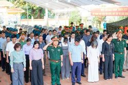 X&atilde; Trung Gi&atilde; nỗ lực t&igrave;m lại t&ecirc;n cho c&aacute;c Anh h&ugrave;ng liệt sĩ