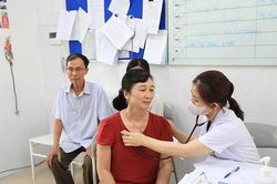Tìm lời giải cho bài toán 'sống lâu đi đôi với sống khỏe'