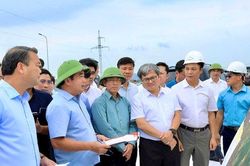 Khi người đứng đầu không ngồi chờ báo cáo