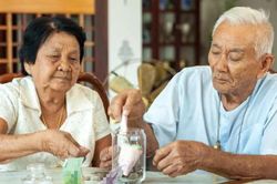 Con cái thành đạt chưa chắc là phúc: Nhìn 2 gia đình này tôi mới hiểu điều cha mẹ cần lúc tuổi già
