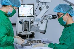Điều trị thành công ca bong võng mạc bằng phương pháp bơm khí nội nhãn ít xâm lấn