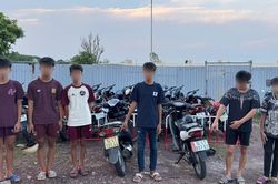 Phạt 27 triệu đồng nhóm thanh thiếu niên lạng lách, quệt chân chống xuống đường rồi quay clip câu view