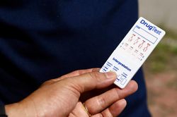 CSGT Hà Nội kiểm tra ma túy tài xế đường dài, cảnh báo về việc sử dụng chất kích thích