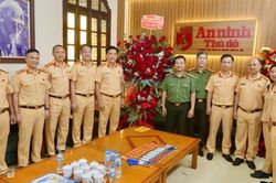 Nửa thế kỷ An ninh Thủ đô: Những trang báo đồng hành cùng nhịp sống giao thông Hà Nội