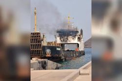 Tàu hàng bốc cháy sau khi trúng tên lửa Houthi, 6 người chết
