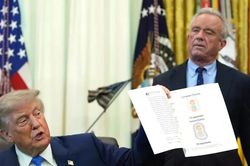 Tổng thống Trump ký sắc lệnh gây tranh cãi về tiêm vaccine cho trẻ em