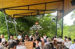 Cà phê Mặt trận để gần dân, hiểu dân