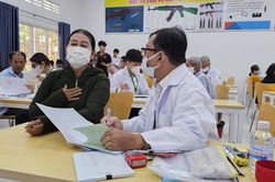 Vĩnh Long đưa y tế đến tận nhà trong chiến dịch 90 ngày đêm