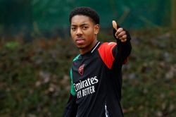 Arsenal tính bán 'ngọc quý' cho Chelsea hoặc MU