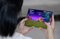 Sau 7 năm, Samsung Fold đã vượt doanh số chiếc Note10