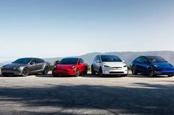 Xe điện Tesla bị triệu hồi hàng loạt do đèn chiếu gần