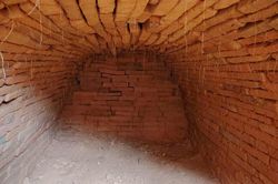 Mở 'cánh cửa' quá khứ, khai quật mộ gạch cổ phát lộ nhiều hiện vật