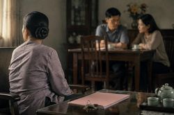 Trao hết tài sản cho con, cha mẹ còn lại gì?