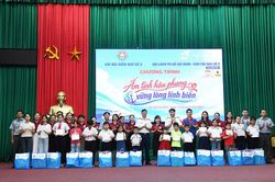 Chương trình 'Ấm tình hậu phương - Vững lòng lính biển'