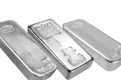 Ngày 12/8, giá bạc thế giới và trong nước duy trì mức ổn định