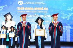 Đại học Kinh tế quốc dân trao bằng tốt nghiệp cho hơn 2.000 tân cử nhân